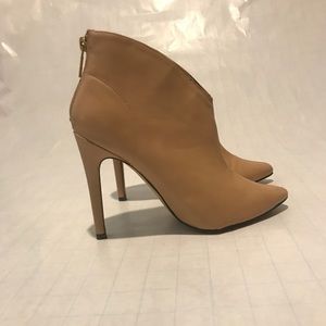 Michael Antonio tan leather heels